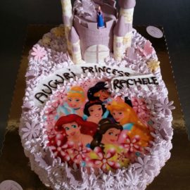 Torta personalizzata con le principesse con consegna a domicilio